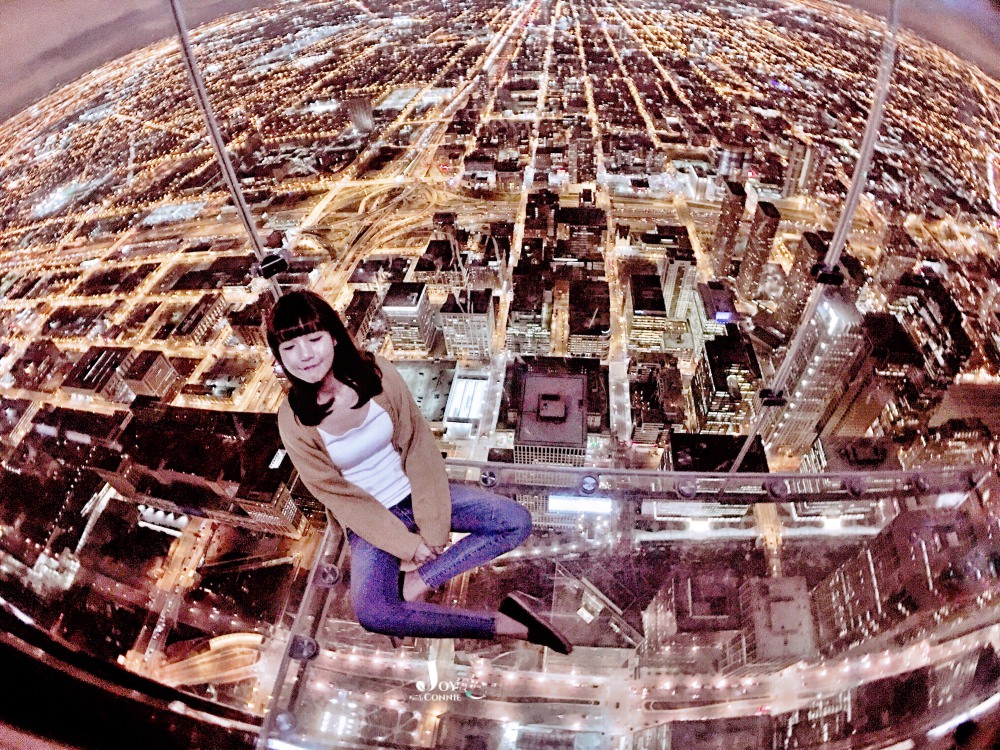 ［美國芝加哥-景點推薦］登上Willis Tower 103樓 Skydeck『 觀景盒 The Ledge』隔著玻璃俯瞰芝加哥壯觀市景 ♥ 小Connie愛夢遊。遊記